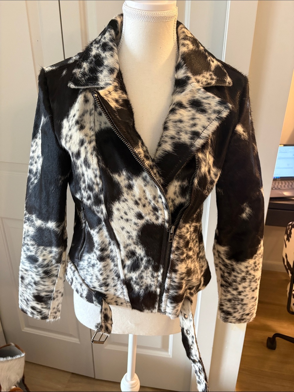 Women’s Black & White genuine cowhide Moto Jacket will fit xs-s